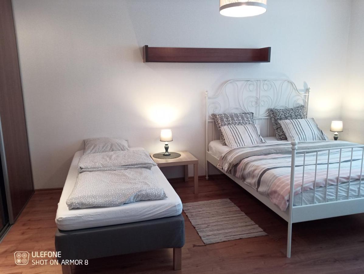 Apartamenty Nad Stonehenge Dabrowa Gornicza Room photo